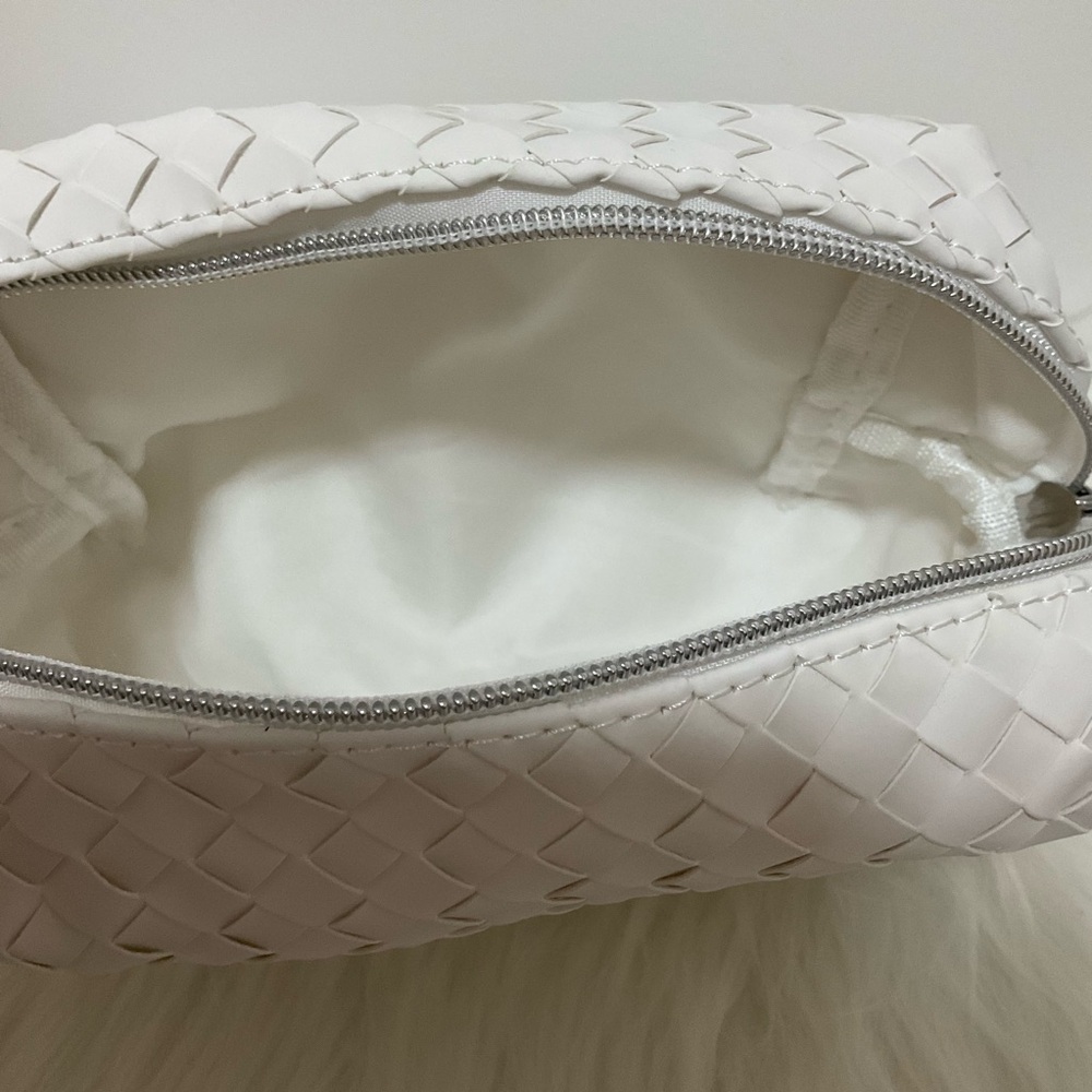 Skinceuticals White Toiletry Cosmetic Bag - Picture 4 of 4